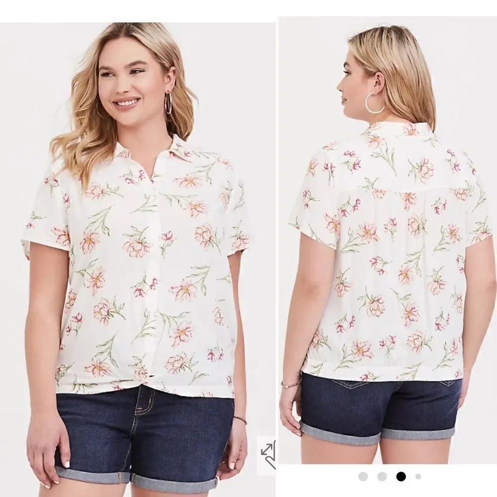 TORRID Ivory Floral Crepe Button Blouse-00 NWT